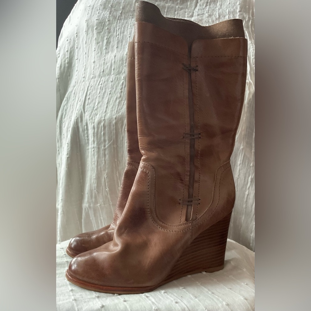 Kenneth Cole Brown Heeled Boots with Sleek Leather Finish